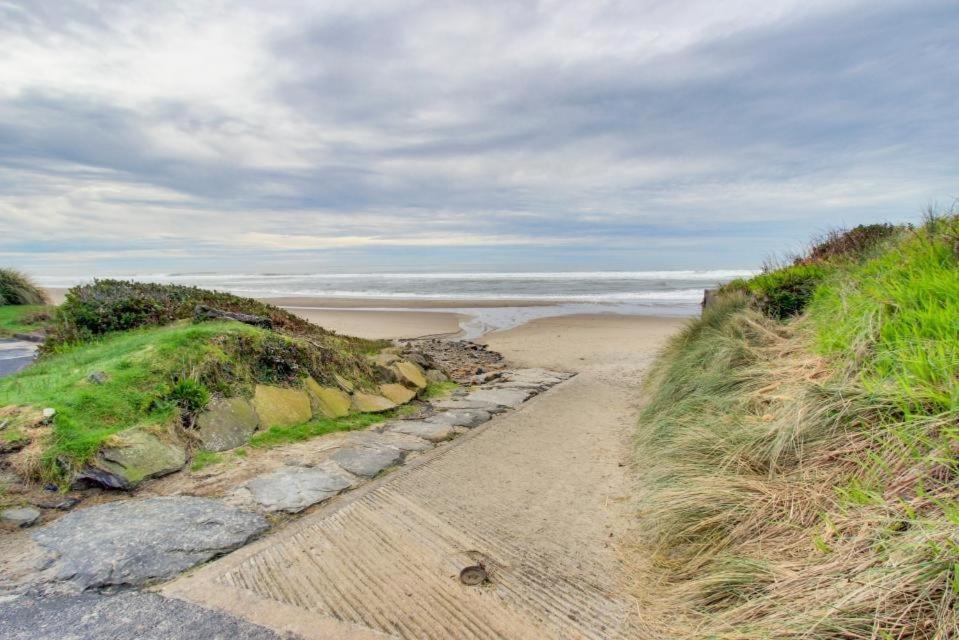 Beach House With A Park Lincoln City Eksteriør bilde